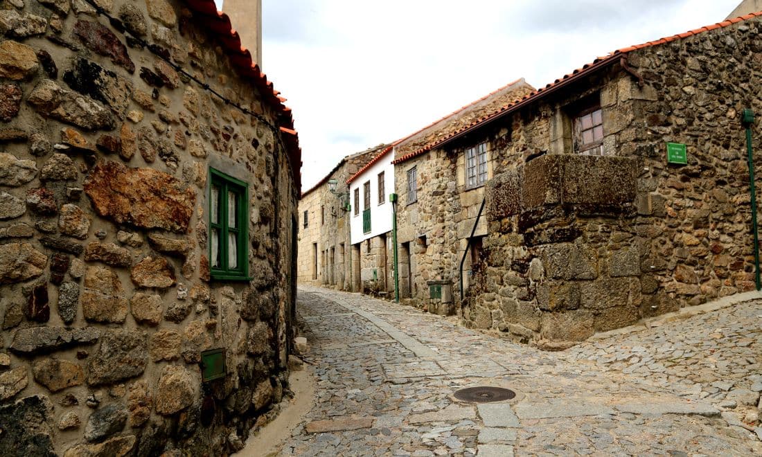 férias Inatel espaço rural com casas de pedra 