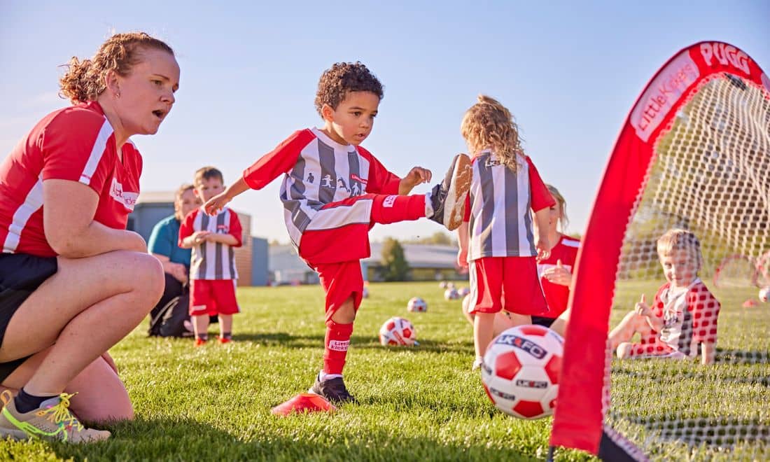 Little Kickers: aprender Inglês a jogar futebol