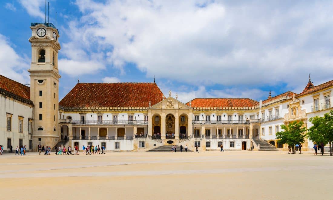 edifício da universidade de coimbra