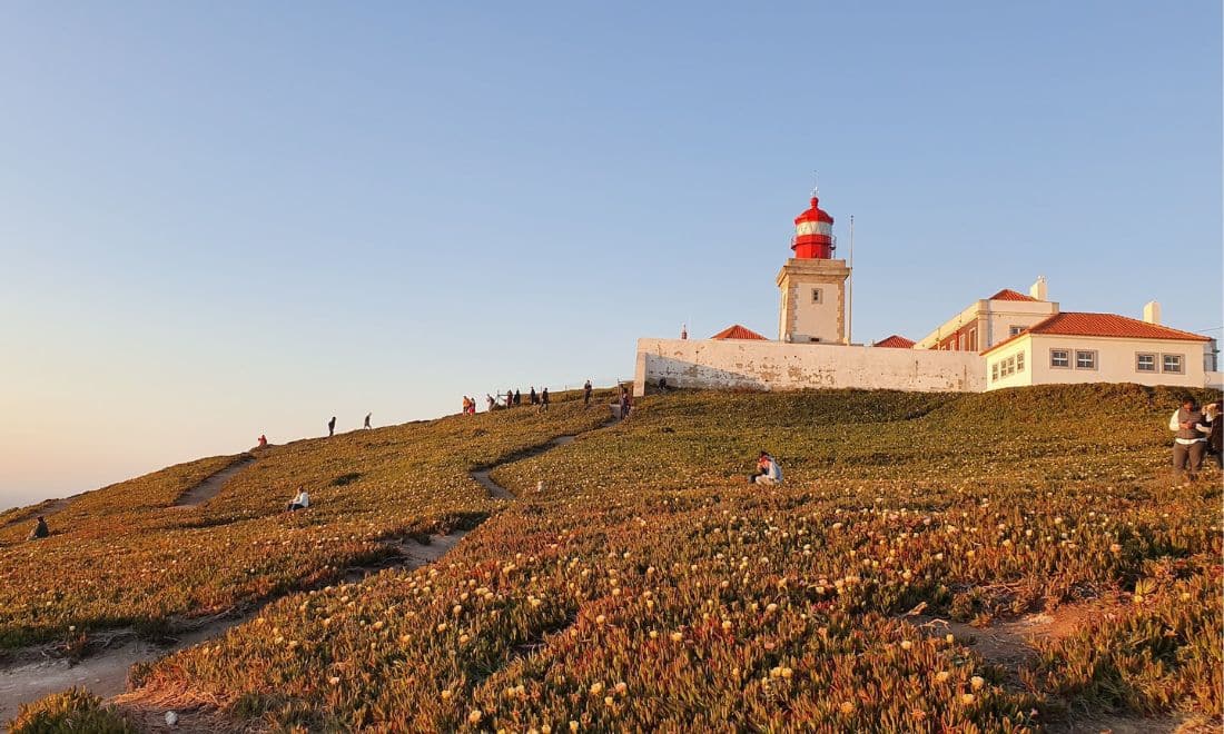 paisagem do Cabo da Roca com o farol ao fundo