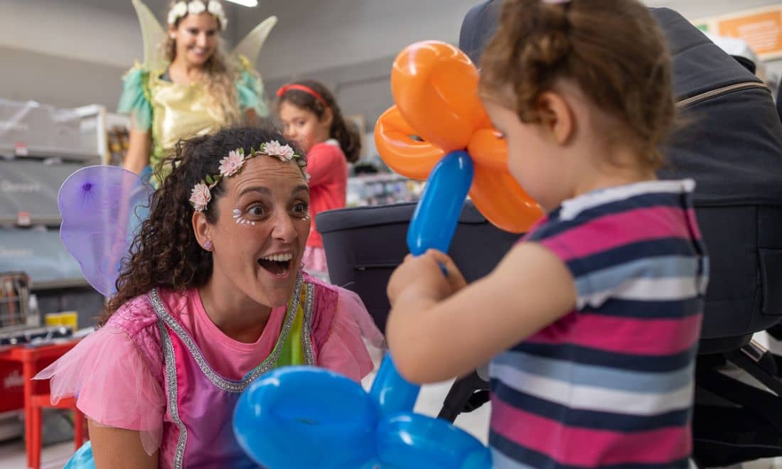 crianças a brincar na abertura da nova loja prénatal toysrus gaia