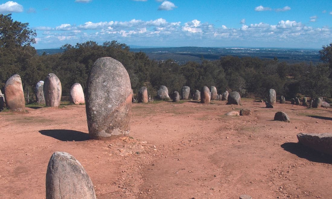 évora cromeleque dos almendres atividades para crianças monumentos e sítios viajar portugal