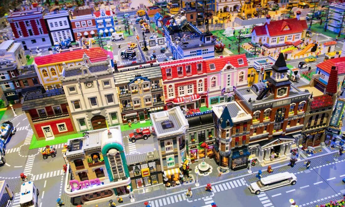 Brickopolis LEGO mini cidade construções