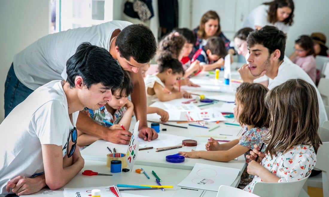 emel pela cidade fora segurança rodoviária infantil regresso às aulas famílias