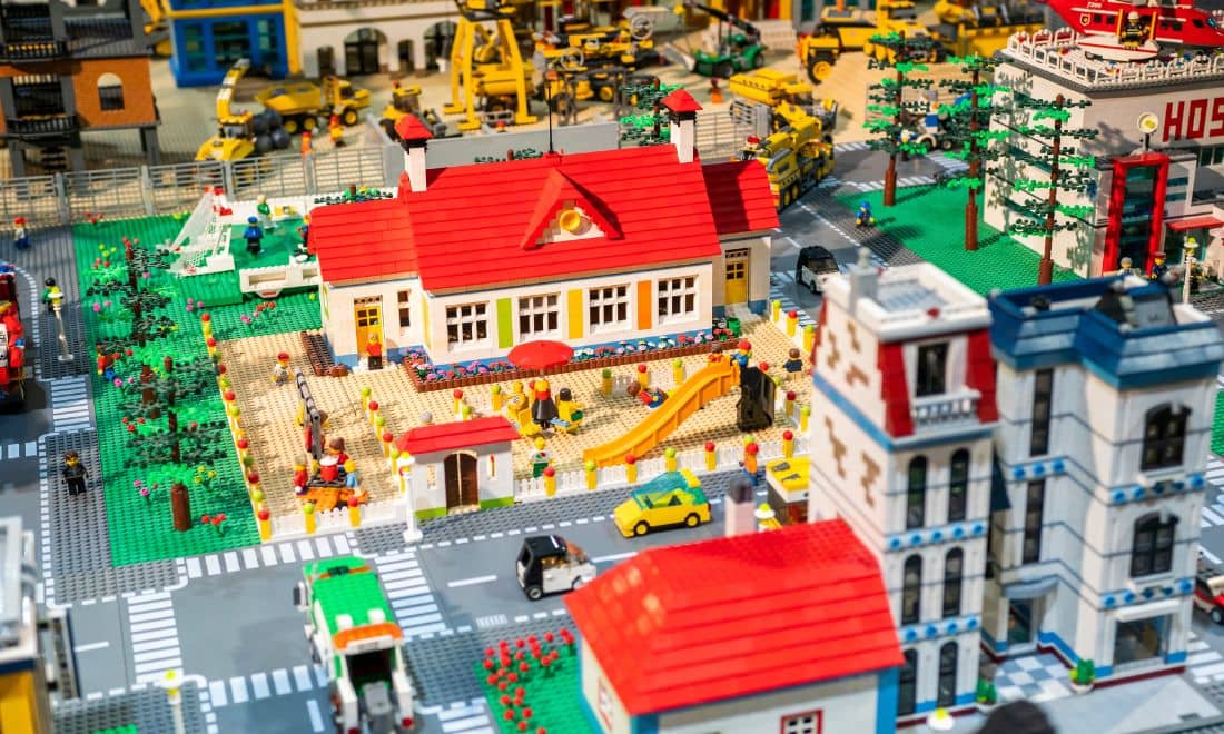 Brickopolis LEGO cidade construção