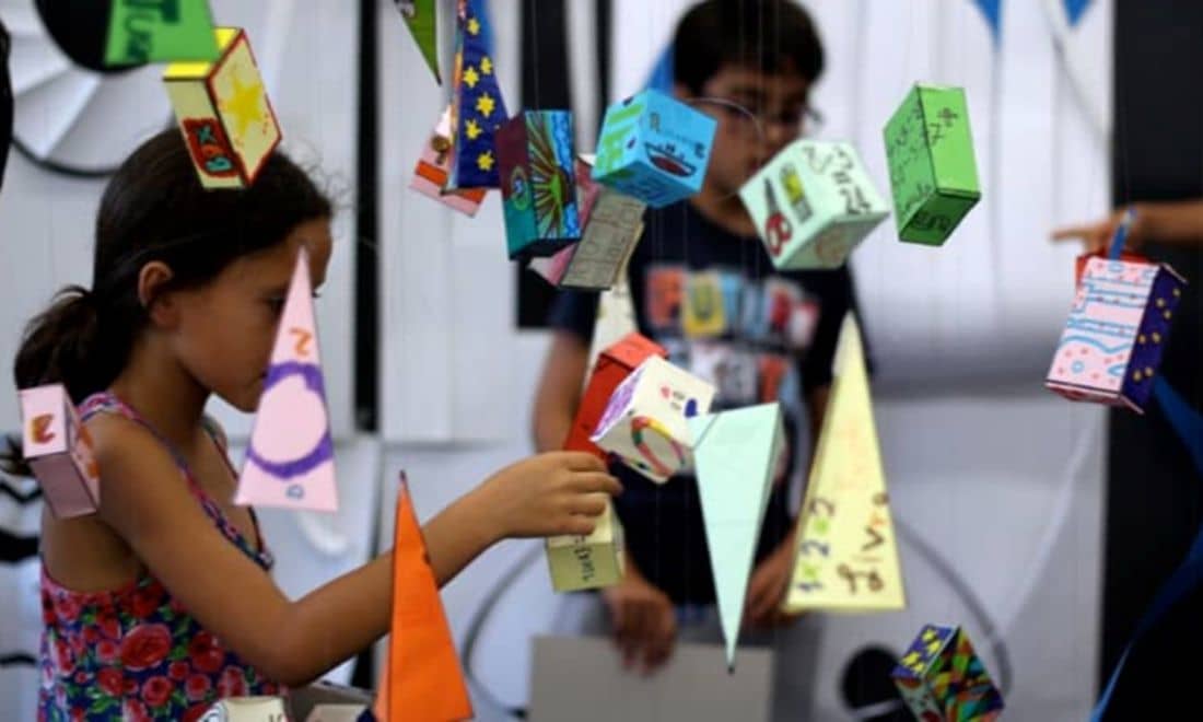 MAC CCB festas de aniversário atividades crianças com blocos de papel