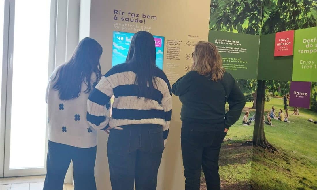 Skope visitas para escolas EB 23 Aradas_8.º ano alunas na área futuro da medicina atividades interativas