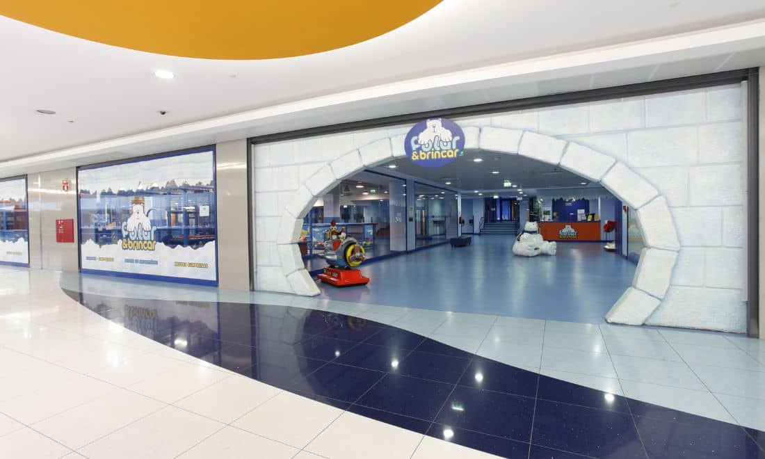 Palácio do Gelo Shopping o que fazer em Viseu área Polar e Brincar porta