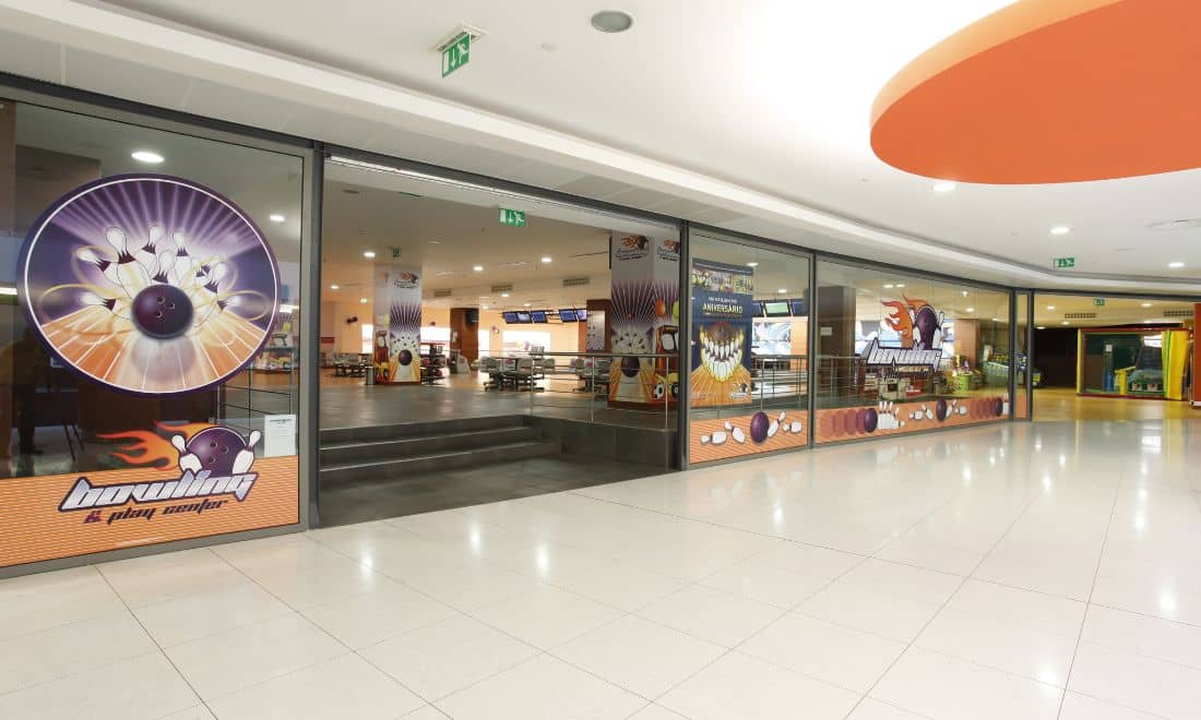 Palácio do Gelo Shopping o que fazer em Viseu salão de Bowling