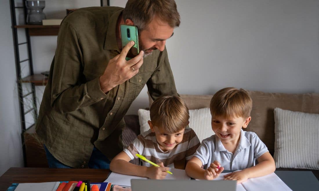 desconto na Escola Virtual pai e filhos trabalhos de casa educação em casa