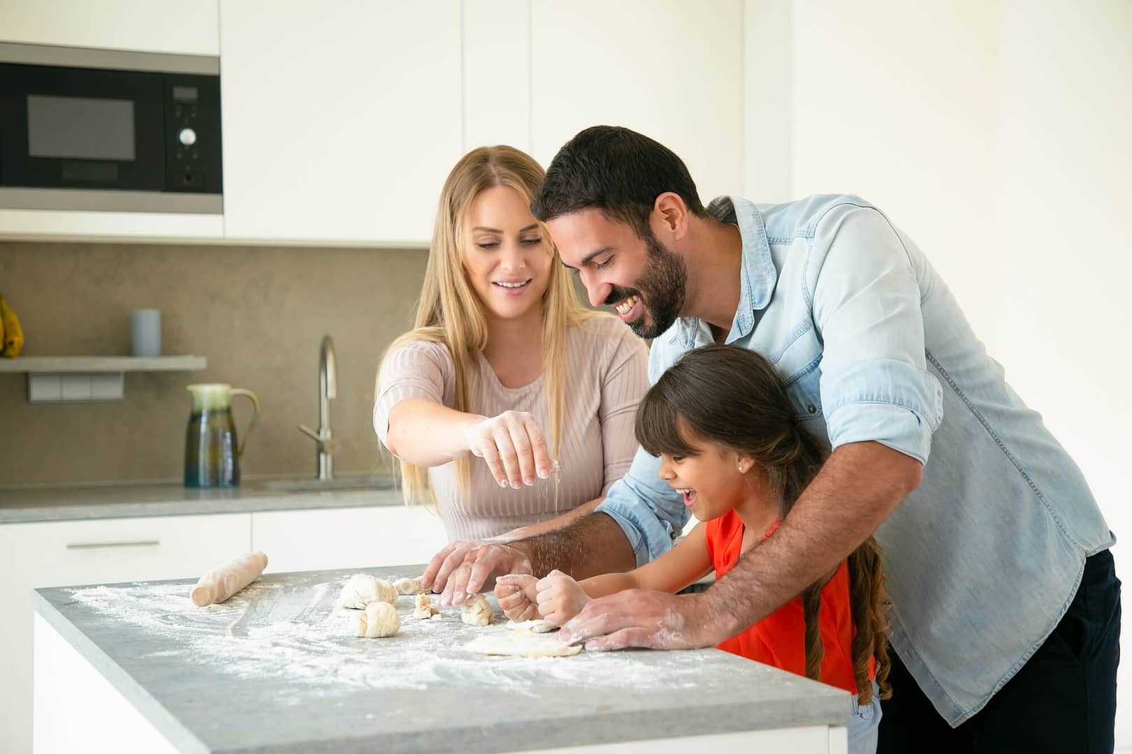 familia cozinha amassar brincar geral