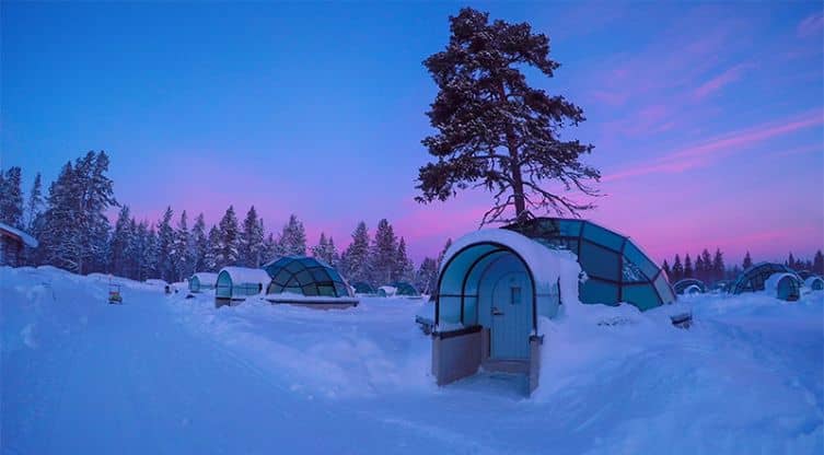 aurora_boreal_igloos.jpg