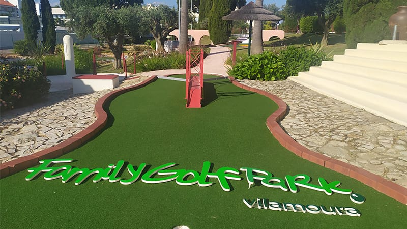 family-golf-park-vilamoura-pista-com-logo