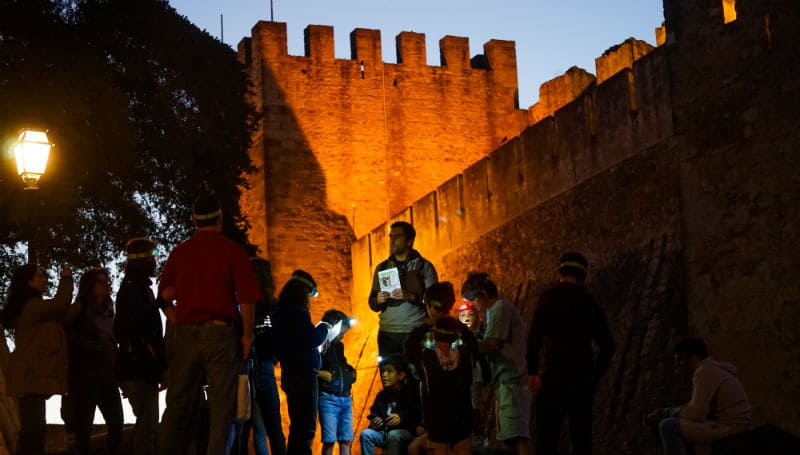 castelo-de-sao-jorge-a-noite-com atividades para crianças