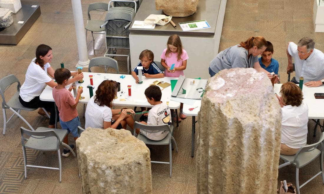 Museu de Lisboa atividades para crianças no museu crianças na mesa © EGEAC - Museu de Lisboa José Avelar