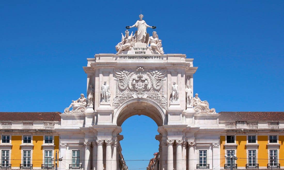 lisboa com as crianças arco rua augusta