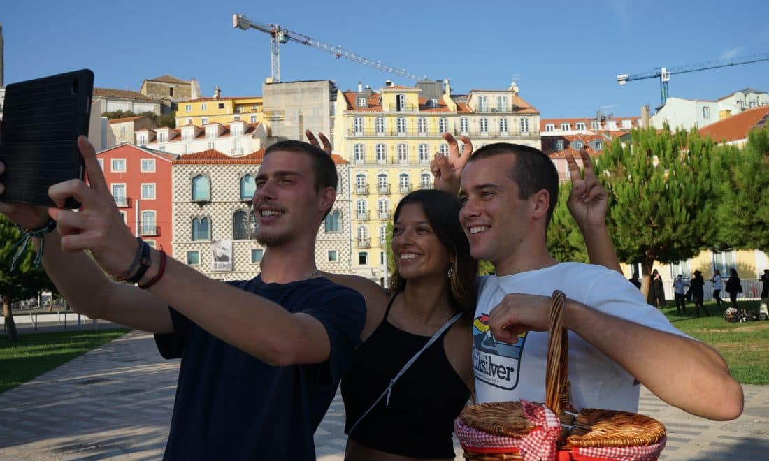 Boost escape games amigos a jogar ao ar livre Porto