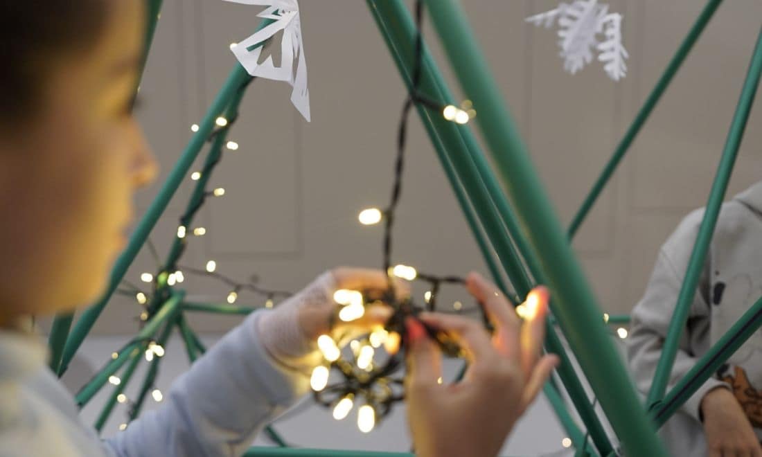 Casa da Arquitetura atividades para crianças oficinas de Natal enfeites com luzes