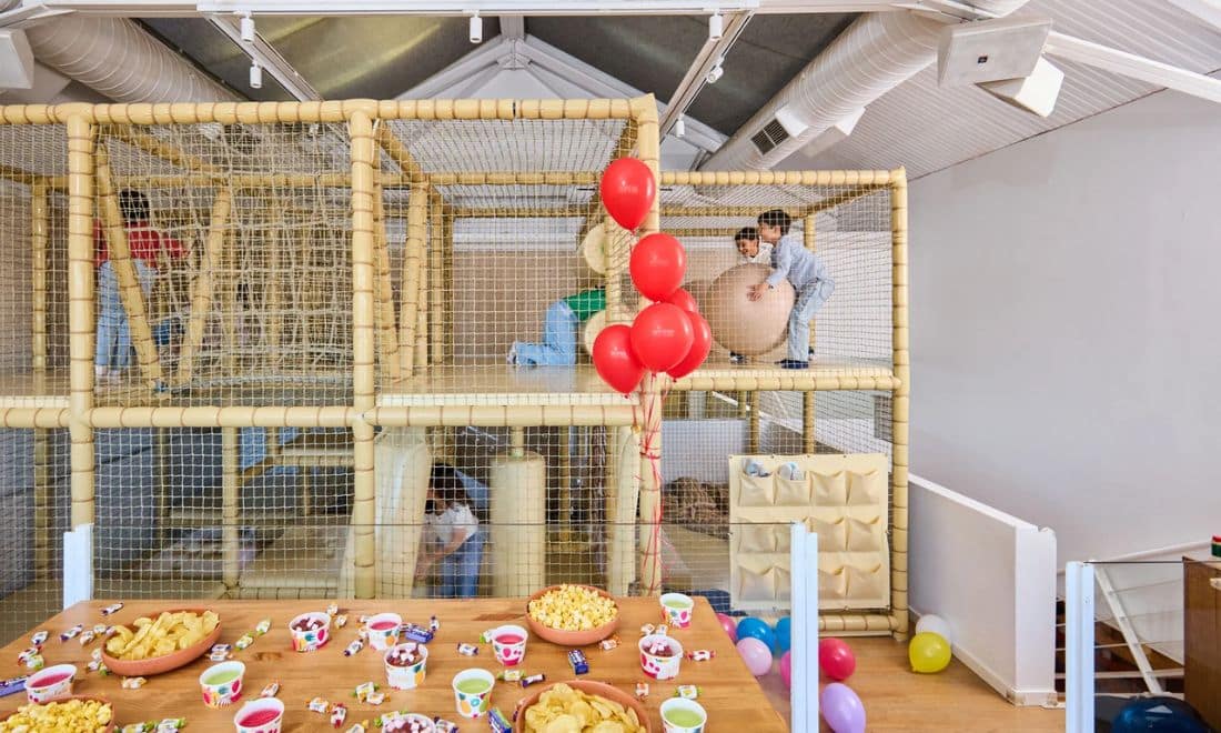 Capricciosa festas de aniversário crianças a brincar parque infantil indoor lanche