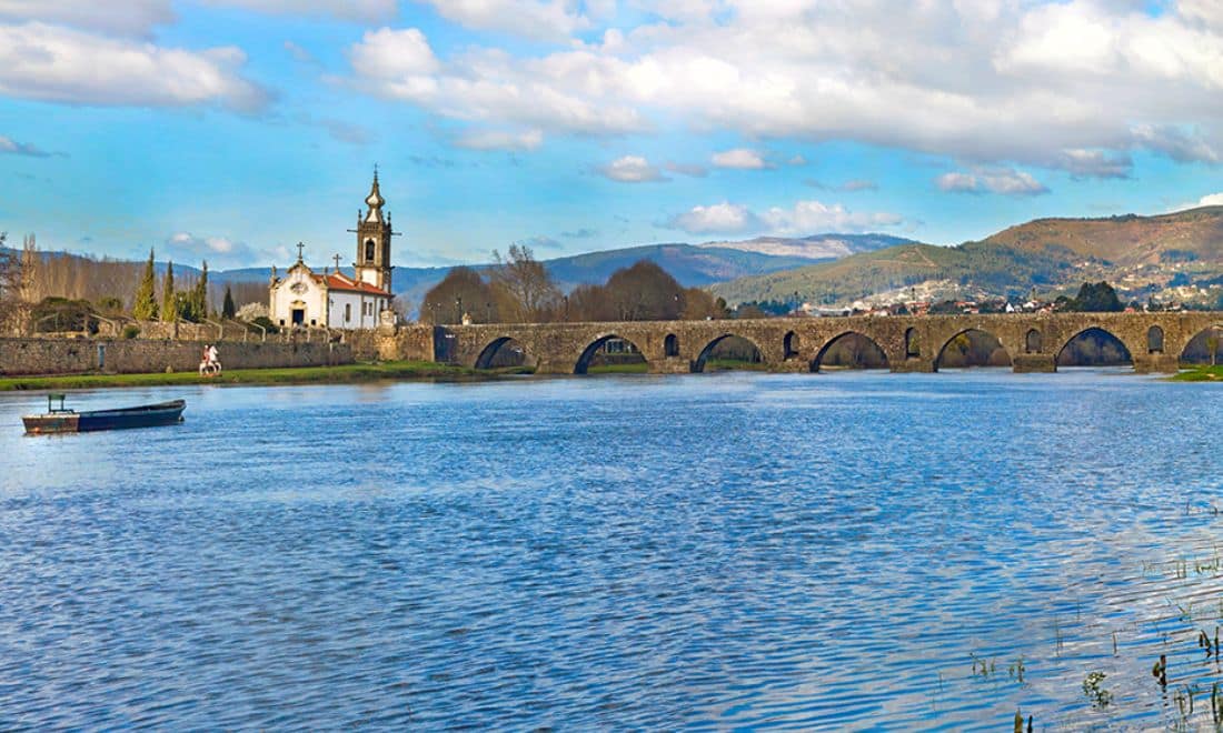 ecovia do rio lima ponte de lima portugal bicicletas com as crianças
