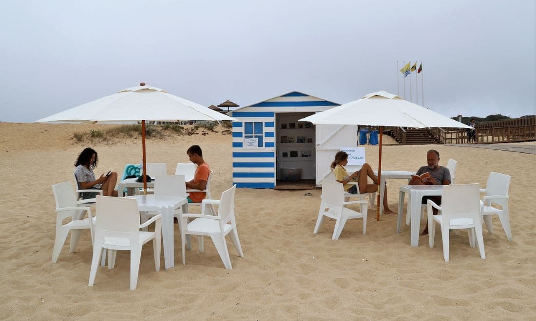 biblioteca muncipal de grândola biblioteca de praia livros infantis praias portuguesas